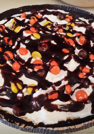 A picture of Reeses pieces peanut butter pie.