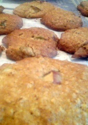 A picture of Apple Oatmeal Cookies.