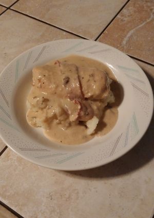 A picture of Sour Cream and Bacon Crockpot Chicken.