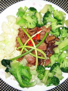 A picture of LG STIR FRY BBQ PORK WITH BROCOLI AND CAULIFLOWER.