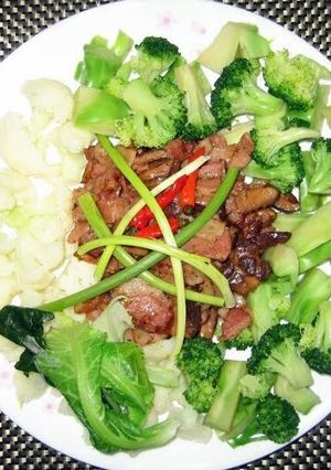 A picture of LG STIR FRY BBQ PORK WITH BROCOLI AND CAULIFLOWER.