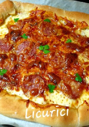 O poză a rețetei Pizza cu margini umplute cu cașcaval.