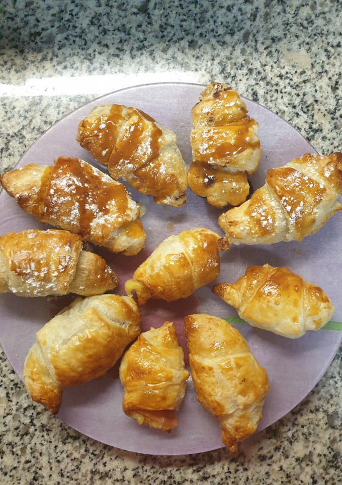 Una foto de Croissants de mantequilla rápidos choco-dulce milk y jam/queso