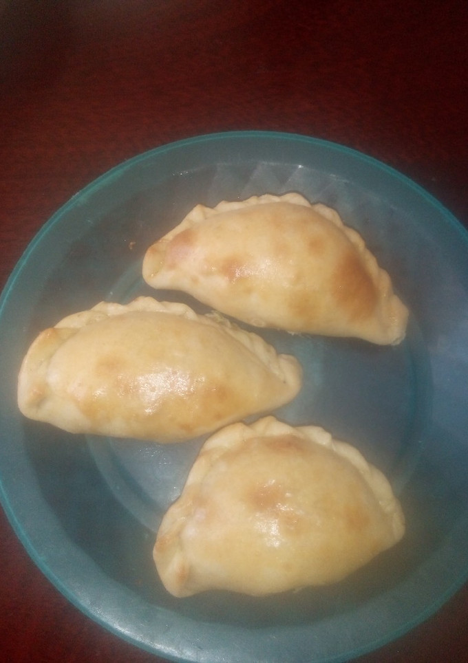 Una foto de Empanadas de pollo y arroz al horno. 👍