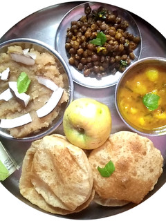नवमी प्रसाद (Navami prasad recipe in Hindi) रेसिपी मुख्य फोटो