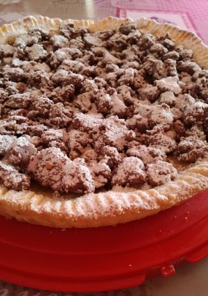 Foto di Crostata alle mele senza glutine,con crumble di nocciole e cacao