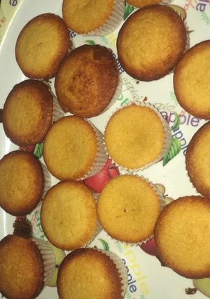 A picture of Vanilla cupcakes.