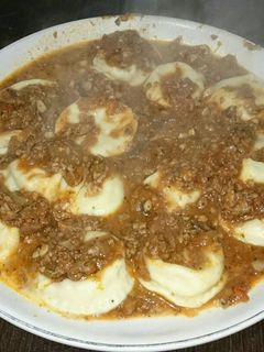 Una foto de Sorrentinos de pescado, con salsa bolognesa de merluza
