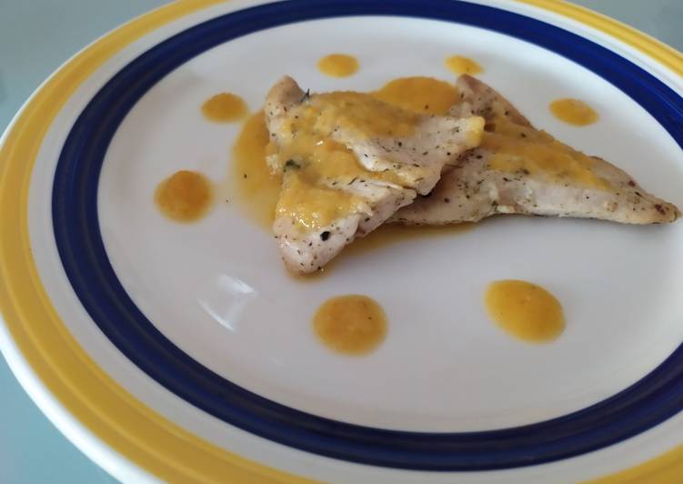 Pechuga de pollo con salsa de mandarina