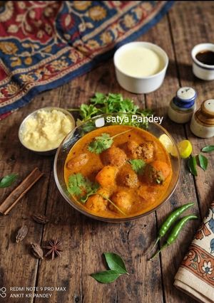 कश्मीरी आलू दम(kashmiri aalu dum recipe in hindi) रेसिपी मुख्य फोटो