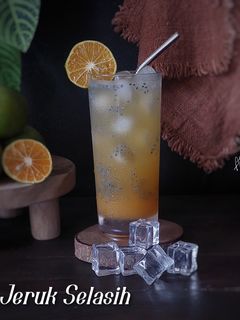 Foto resep Es Jeruk Selasih