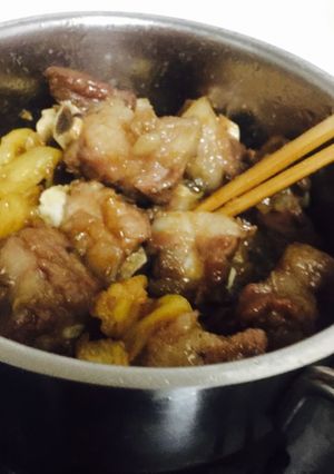 Hình của món Sườn non kho dứa.