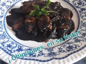 Una foto de chipirones en su tinta