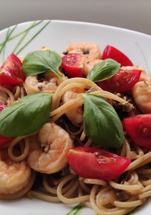 A picture of Chilli shrimp spaghetti.