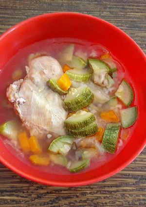 Una foto de Caldo de pollo en olla express