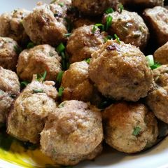 A picture of Chicken curry meatballs.