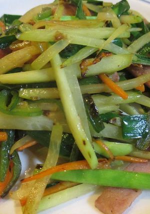 A picture of Papaya Champuru (Okinawan Stir-Fry Dish).