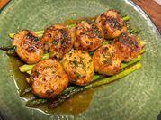 A picture of pan sear scallops