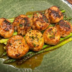 A picture of Brown Butter Seared Scallops with Asparagus.