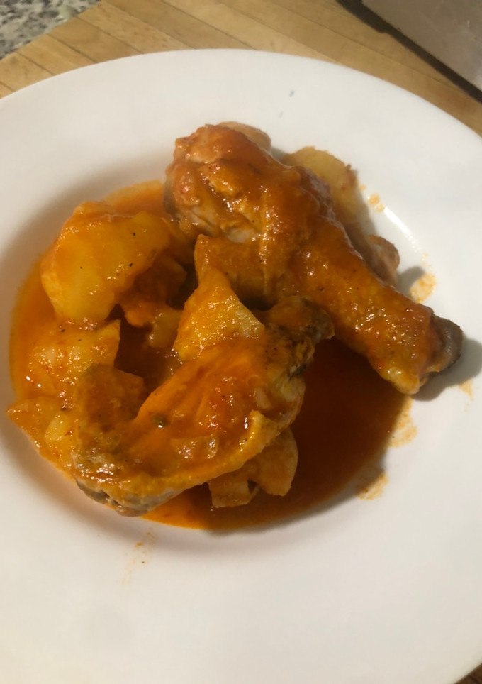 Una foto de Guiso de pollo con patatas