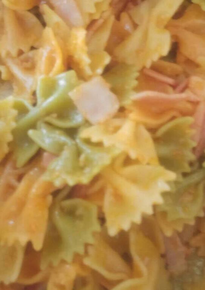 Una foto de Pasta frita con bacon