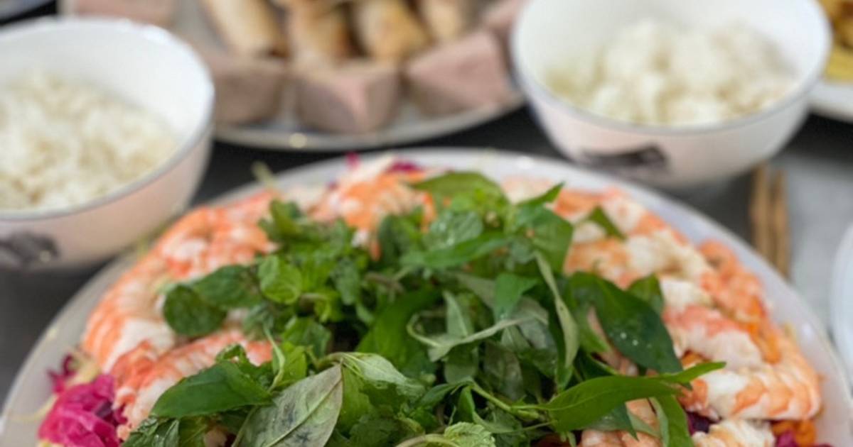 Gỏi hải sản ngũ sắc có thể dùng trong bữa ăn nào khác ngoài món khai vị?
