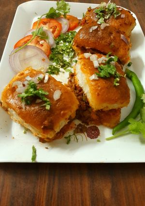 મસાલા પાઉં (Masala Pav Recipe In Gujarati) રેસીપી મુખ્ય ફોટો