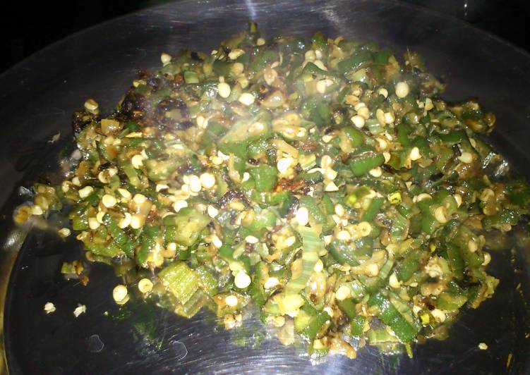 Recipe of Quick bhindi fry(stir fried okra in indian spices)