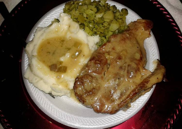 Sheree's Pork chops with 'mushroom gravy'