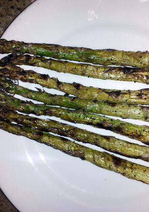 A picture of grilled asparagus.