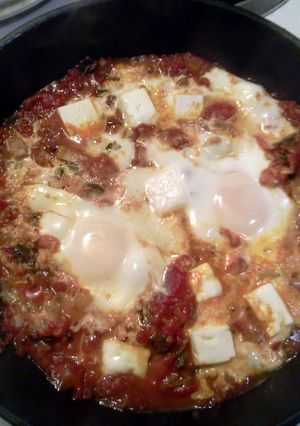 A picture of shakshuka.