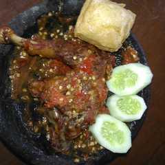 Ayam penyet sambal tomat রেসিপির প্রধান ছবি