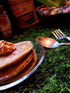 ওটস্ পিনাটবাটার প্যানকেক (oats peanut butter pancake) রেসিপির প্রধান ছবি
