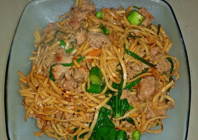 Cantonese Style Pan Fried Noodles