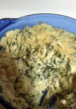 A picture of spinach and artichoke with shredded chicken.