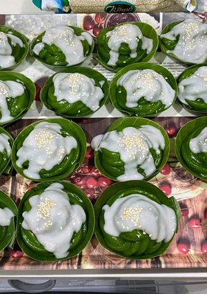 A picture of Pandanus Pudding in Coconut Cream.