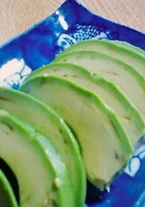 A picture of How to Neatly Peel an Avocado.