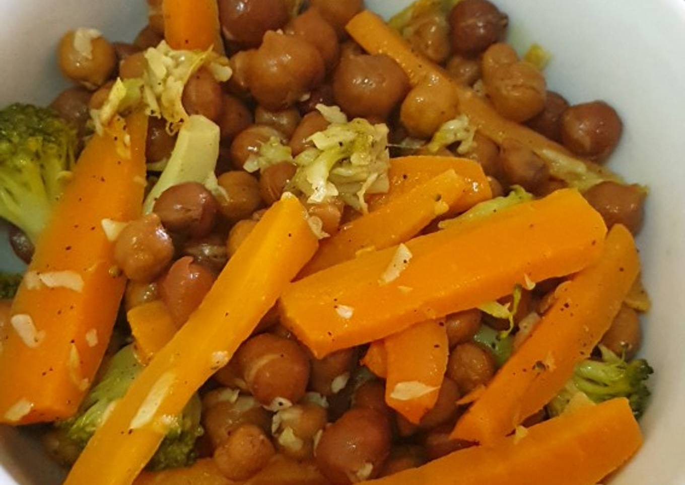 Chickpea Broccoli salad