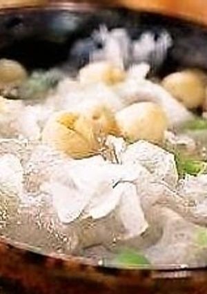 A picture of [Herbal Medicinal Recipe] Sweet Dried White Wood Ear Mushrooms and Snow Pears in Sugar Water For Even-toned Skin.