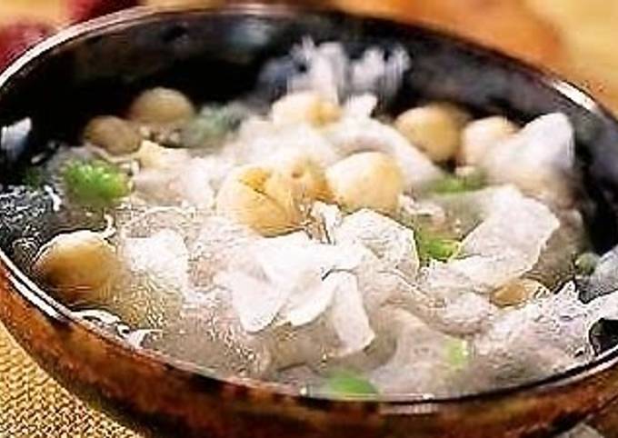 [Herbal Medicinal Recipe] Sweet Dried White Wood Ear Mushrooms and Snow Pears in Sugar Water For Even-toned Skin