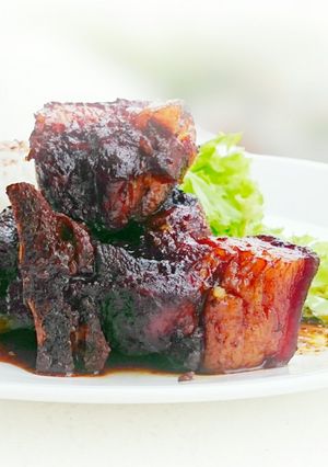 A picture of Drunken Pork In Brandy and Dark Soy Sauce Stew.