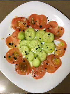 Una foto de Ensalada de tomate y pepino