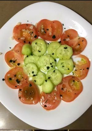 Una foto de Ensalada de tomate y pepino