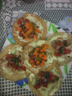 Una foto de Tostadas de pollo🍗