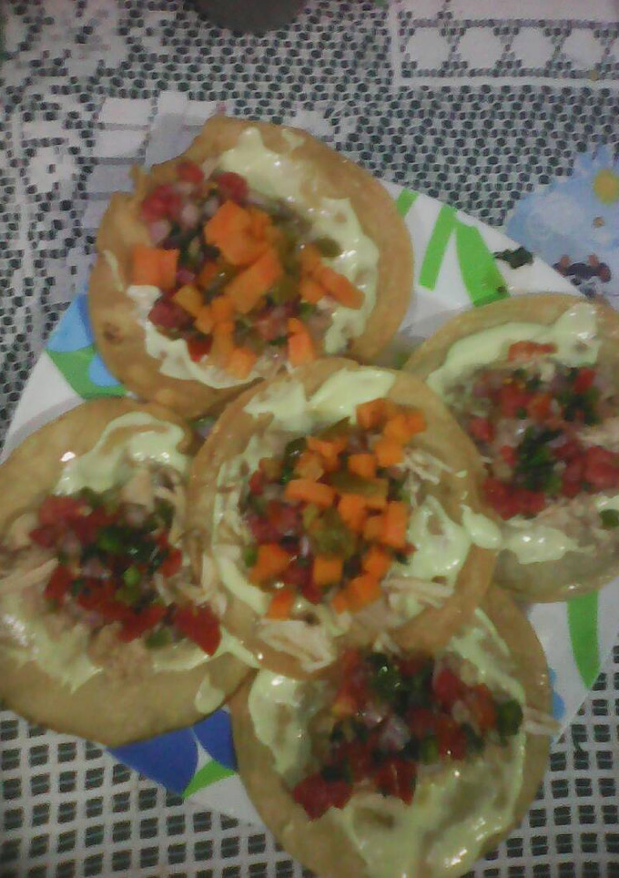 Una foto de Tostadas de pollo🍗