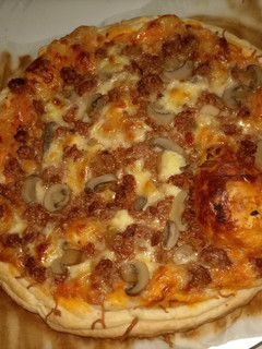 Una foto de Pizza hojaldre de sobras de los tomates rellenos