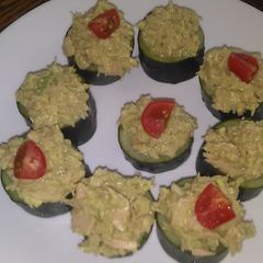 A picture of Avacado tuna cucumber cups : D.