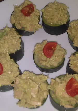 A picture of Avacado tuna cucumber cups : D.