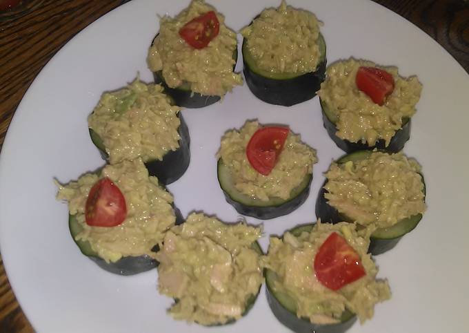 Avacado tuna cucumber cups : D