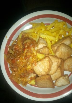 A picture of Tofu(awara) chips and cabbage sauce.